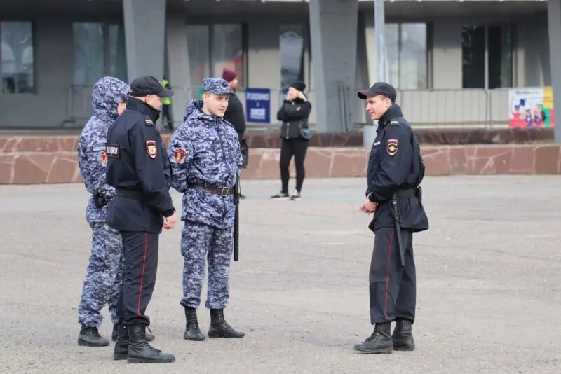 Охрана общественного порядка. Сотрудник полиции. Полиция времени. Полицейский во времени. Охрана общественного порядка на выборах президента