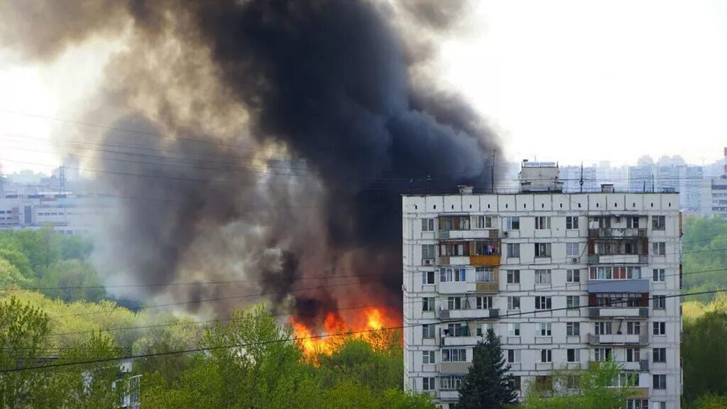 Пожар на севере Москвы. Пожар на севере Москвы сейчас. Пожар в Котельниках. Пожар в Москве Котельники.