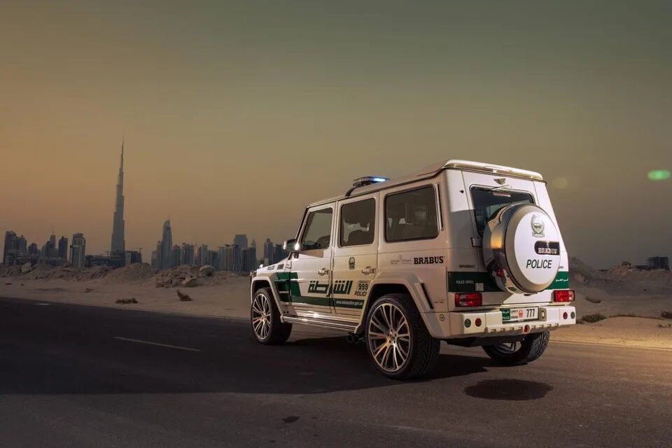 Гелик в дубае. Mercedes g63 Brabus Dubai. G63 AMG Dubai. Mercedes Benz g63 AMG Dubai. Mercedes-Benz g63 AMG 2013 Dubai.