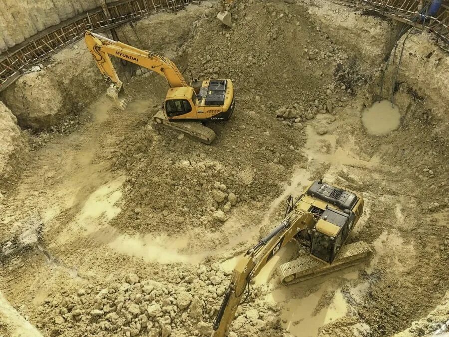 Метод траншей. Траншейные крепи sbh с-600. Метод траншей. Схема разработки траншеи одноковшовым экскаватором. Угол откоса грунтов.