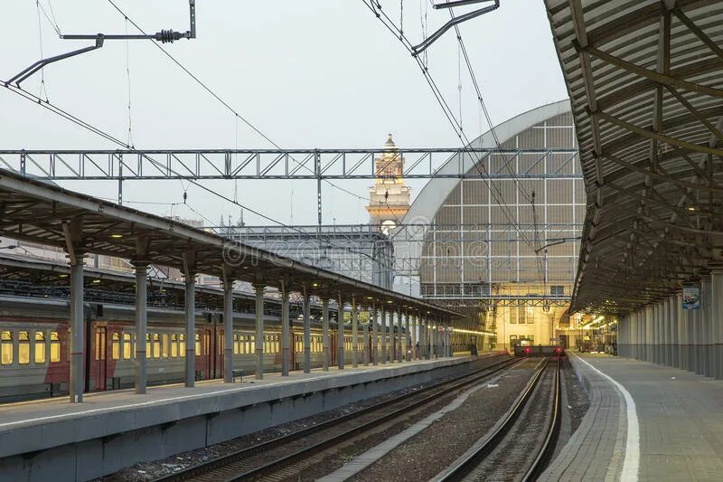 Киевский жд вокзал москва. Киевский вокзал москвы пути. Киевский вокзал москва платформа. Станция москва киевский вокзал. Киевский вокзал москвы пути.