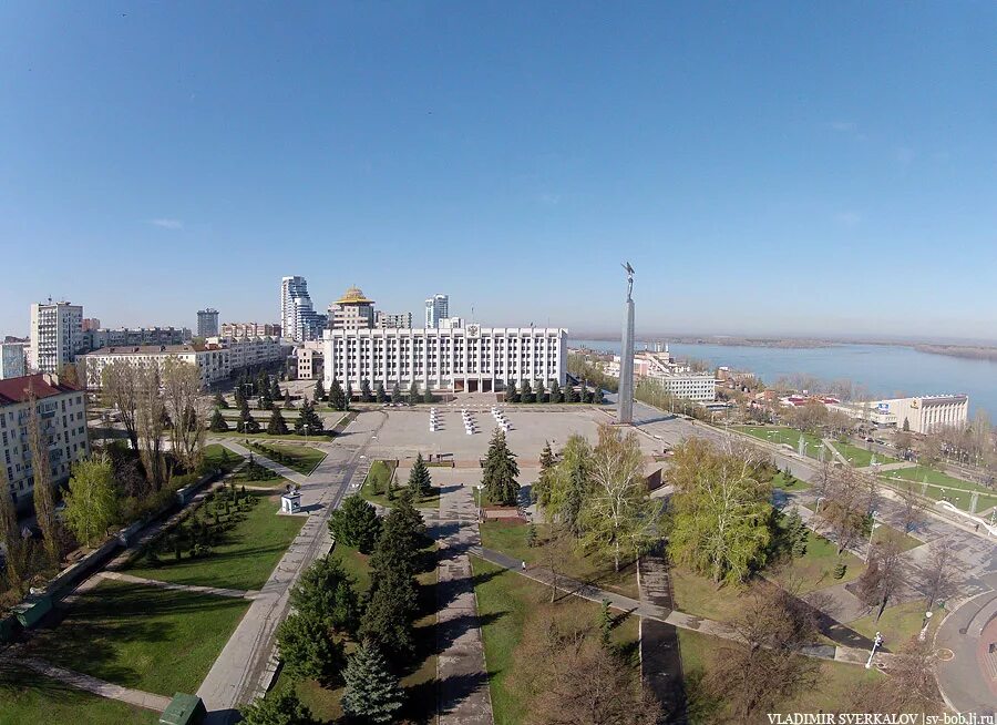 Какая площадь самары. Самара площадь города. самара с волги самарская площадь. площадь славы самара панорама. площадь славы с волги самара.