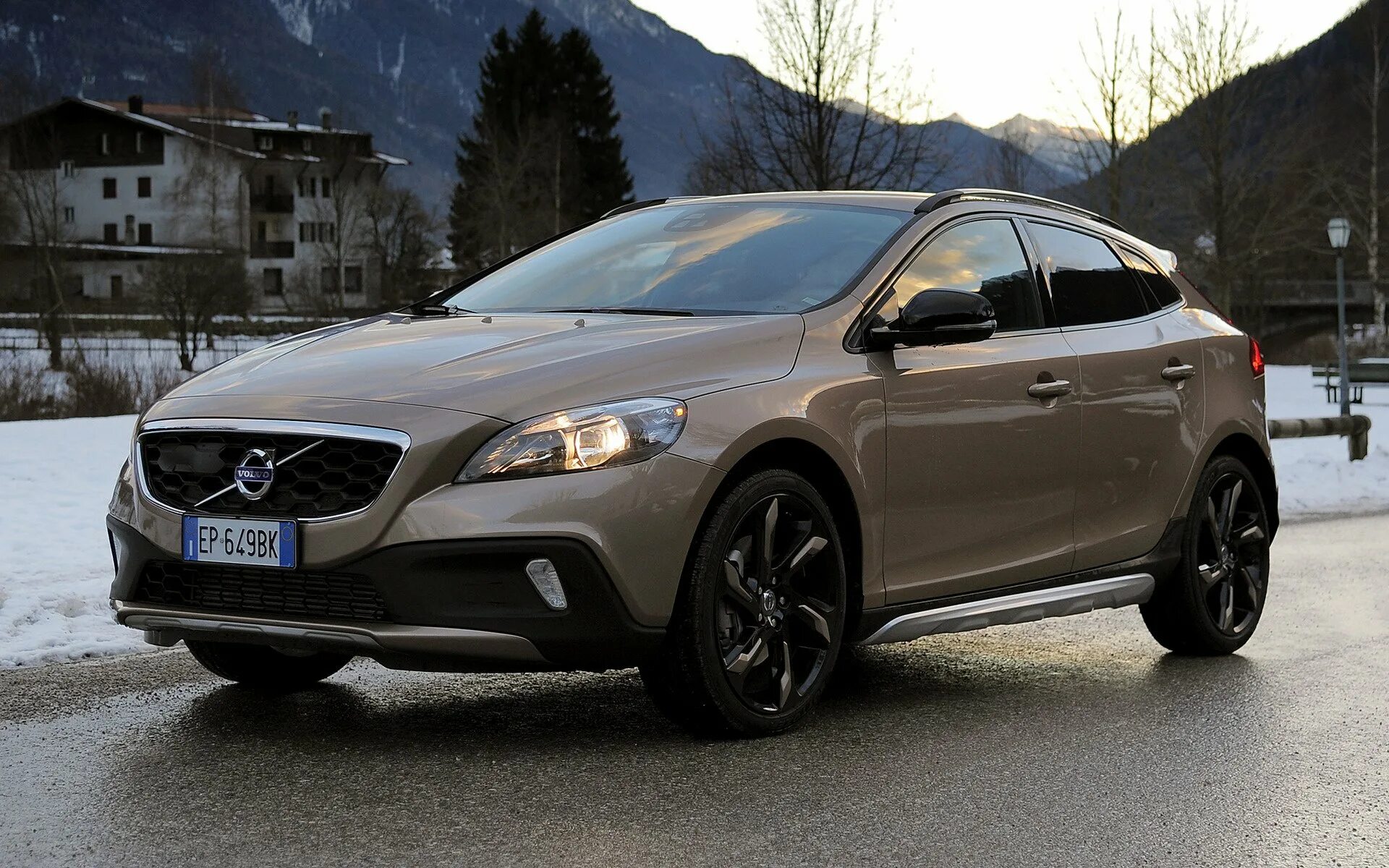 Вольво в40 кросс кантри. Вольво v40 cross country. вольво v40 cross country 2025. вольво v40 cross country 2013. вольво v40 cross country 2015.