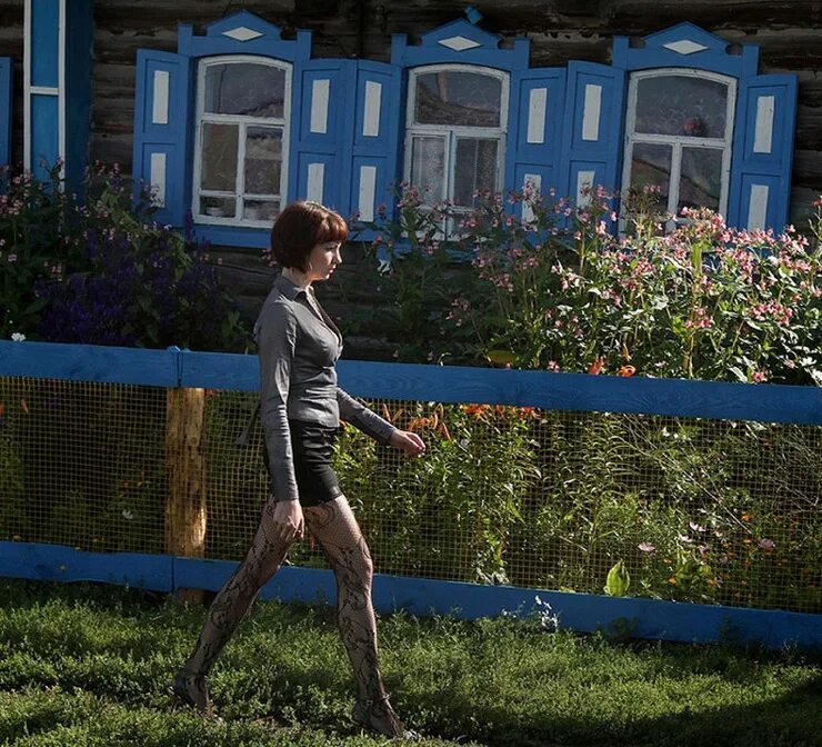 Вячеслав чепурченко сериал жуки. Сельский парень. Прогулка по деревне. Деревенские жители. Девочка в деревне.