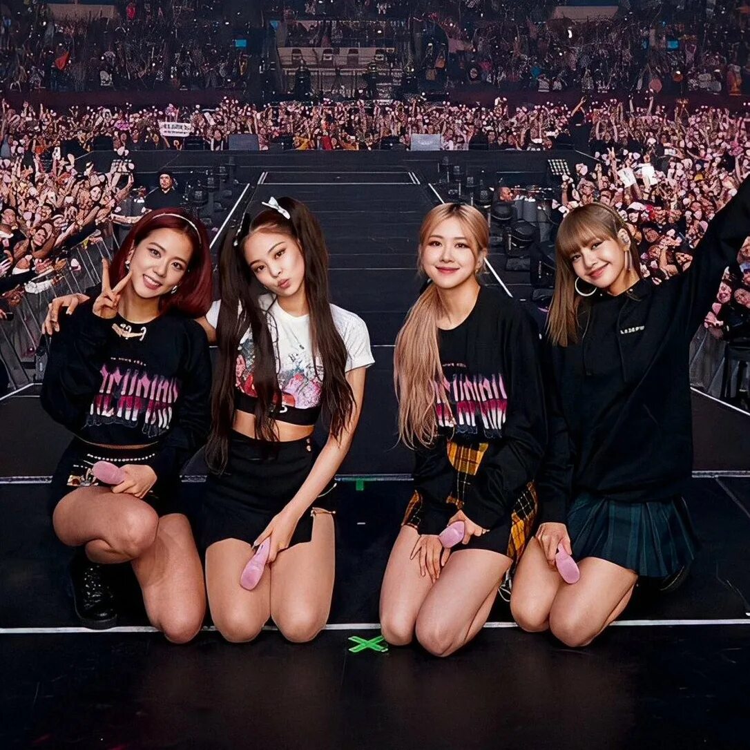 Группа б 22. Группа BLACKPINK 2019. Блэк Пинк 2022. Блэк Пинк 2021. Блэк Пинк 2019 группа.