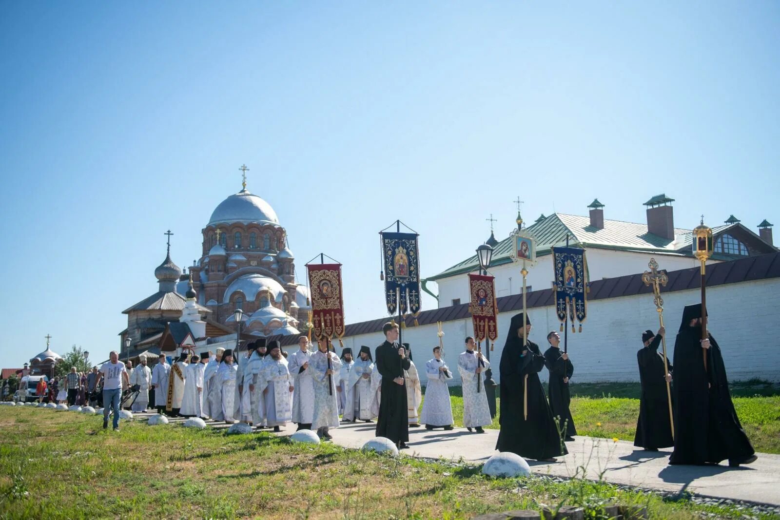 Свияжский Богородице-Успенский мужской монастырь. Остров град Свияжск церкви. Монастырь острова града Свияжск. 5 свияжск