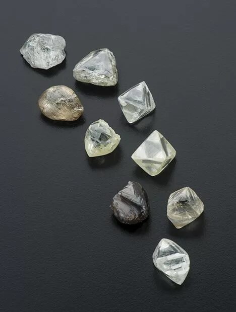 Rough nine. Алмаз неограненный камень. rough diamond &quot;rough diamond&quot;. алмаз необработанный.