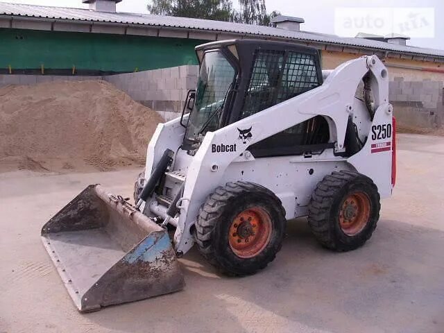 Bobcat s250. Мини погрузчик Bobcat s250. Мини погрузчик Бобкэт 250. Погрузчик Bobcat s130, s250, s2505h. Гидробак мини погрузчика Бобкэт s250.