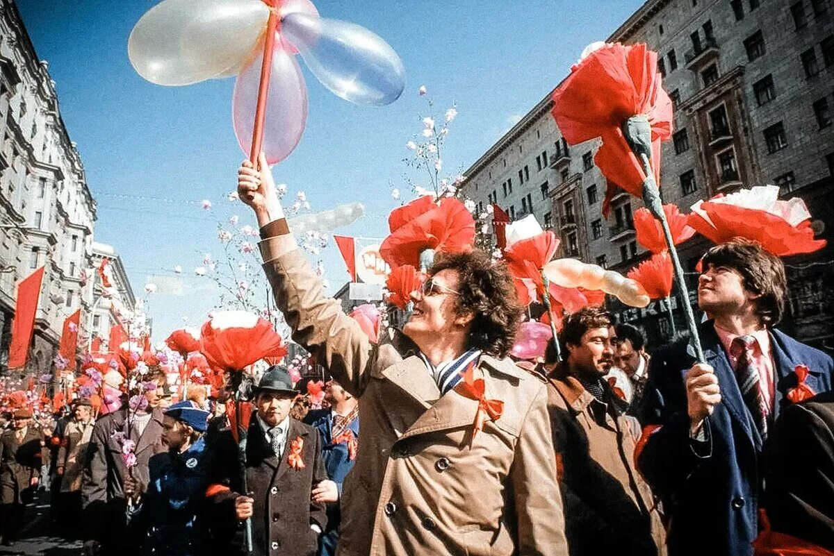 Фото 1 мая ссср. Первомай парад СССР. Мир труд май демонстрация СССР. Первомай демонстрация СССР мир труд май. 1 Мая праздник.