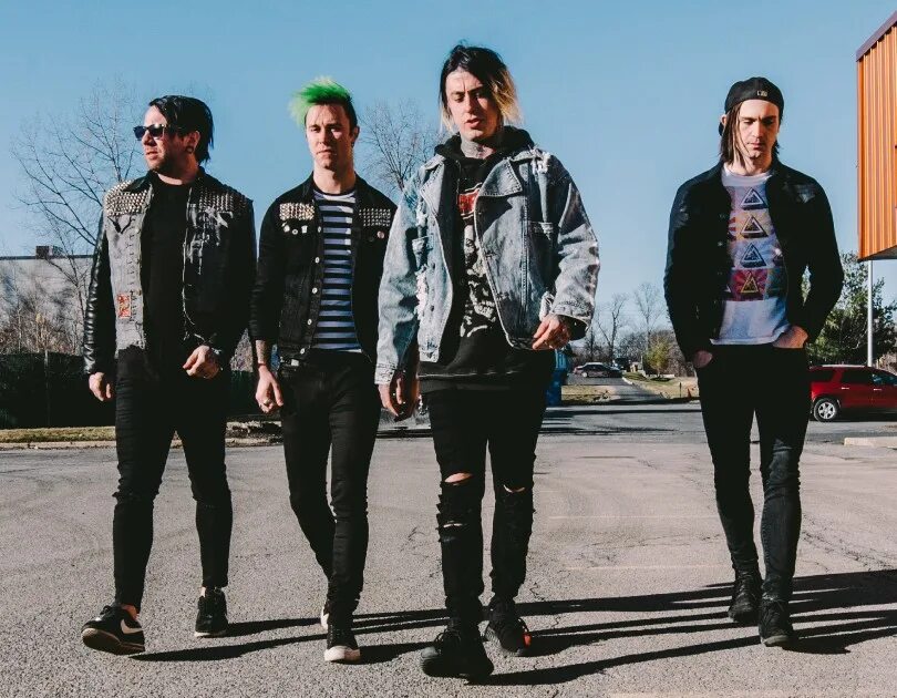 Fallen in reverse. Группа falling in reverse. ронни радке drugs. falling in reverse участники. ронни радке losing my mind.