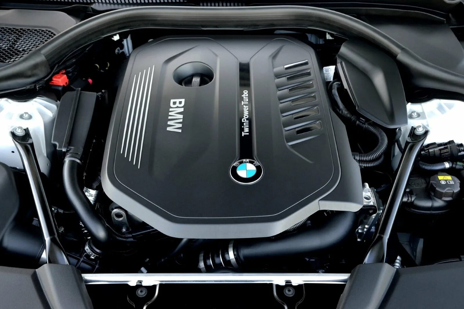 Двигатель bmw 520d g30. Bmw f10 подкапотка. Bmw g30 моторы. Bmw b58 двигатель. Bmw f30 моторы.