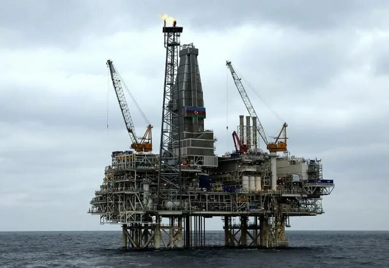Нефтяная качалка лукойл. Нефтегазовых шельфовых блоков. Лунское платформа буровая. Буровая вышка роснефть. Блок кондуктор филановского.