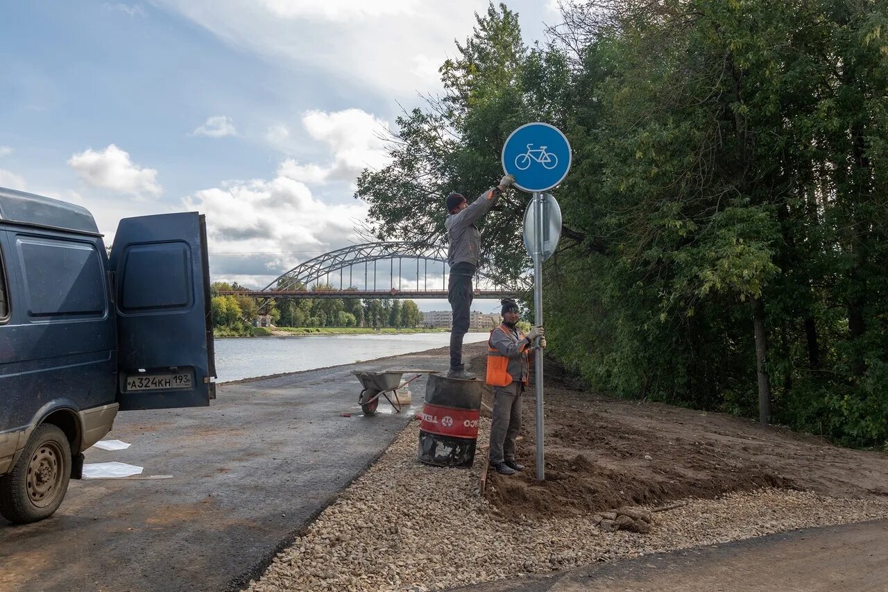 Работа водителем в дмитрове и дмитровском. Велодорожка Дмитров. Велодорожка Дмитров Дубна. Велодорожка Москва Санкт Петербург. Велодорожка вдоль канала имени Москвы Дмитров.