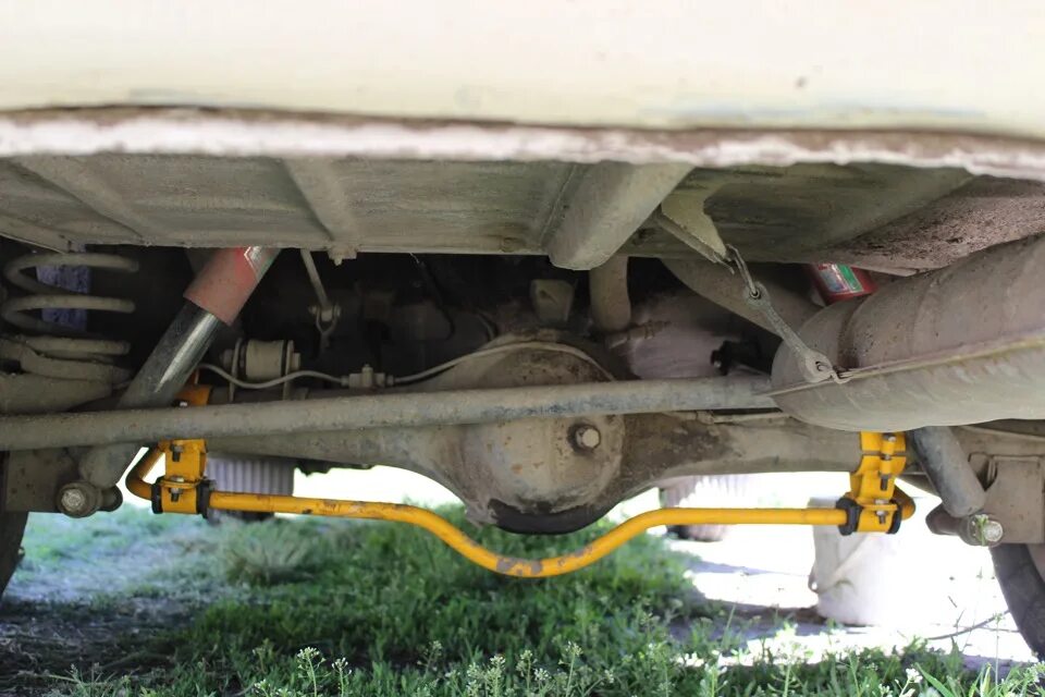 Стойки стабилизатора ваз 2107 передние. Стабилизатор заднего моста 2107. 2107 устойчивость. Стабилизатор задний ваз 2101 - 2107. Кронштейн крепления стабилизатора ваз 2107.