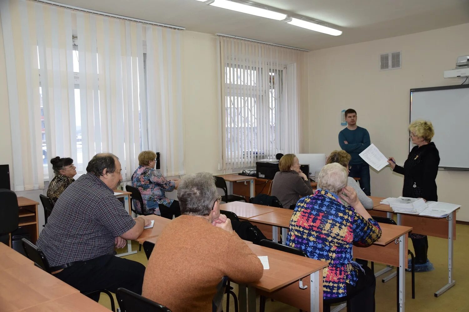 Союз пенсионеров новгородской области. Работа в новгород пенсионеров женщин. Пенсионеры и мошенники телефон интернет. Работа для пенсионеров в москве. Что хотят пенсионеры.