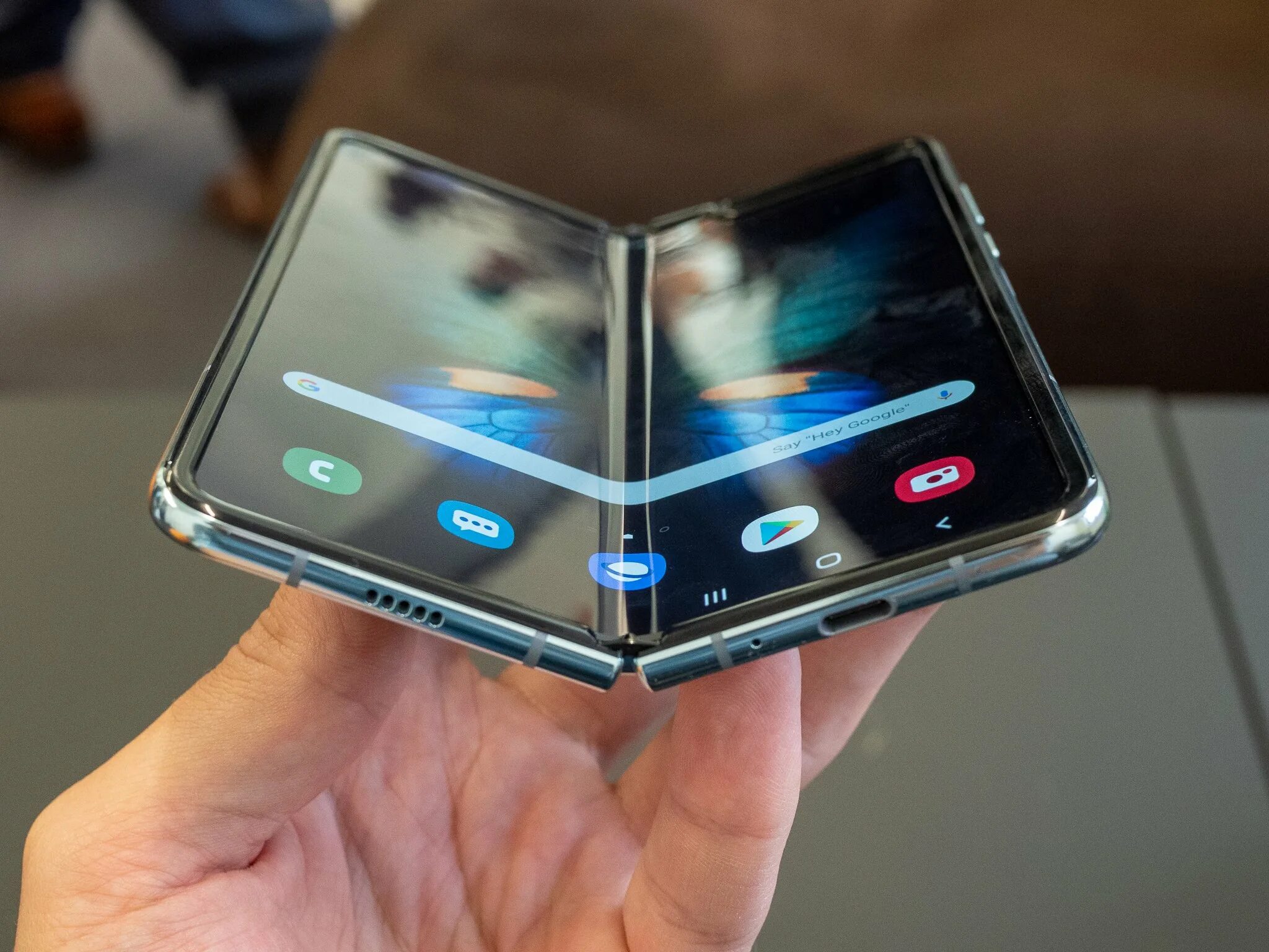 Телефон книжкой новый. Складной самсунг галакси фолд. Складной смартфон Samsung Galaxy Fold. Samsung Galaxy z Fold 2020. Samsung Galaxy Fold 2019.