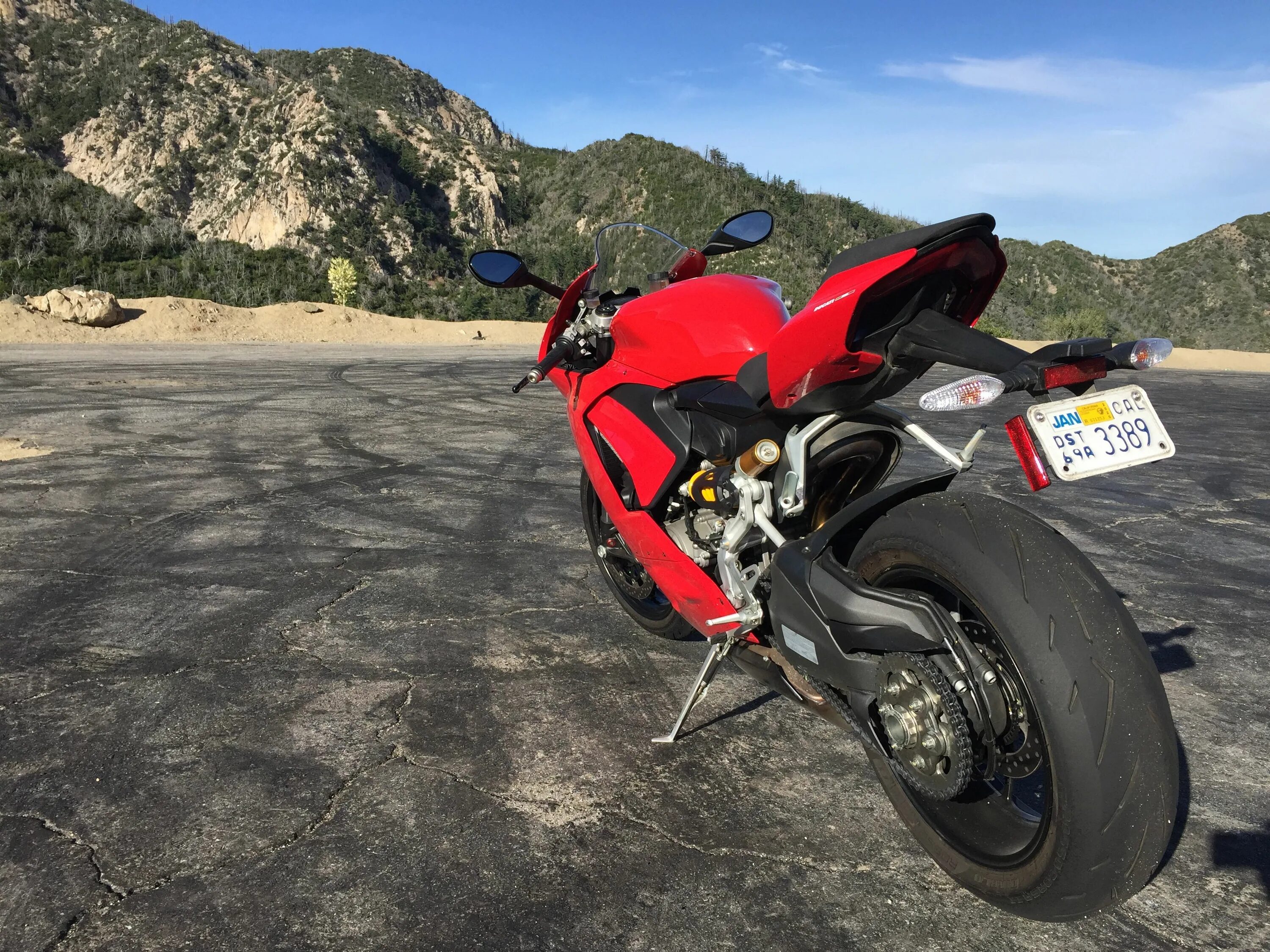 Дукати Panigale v2. Дукати Панигале v2 2021. Дукати v2 2020. Ducati Streetfighter v4s.