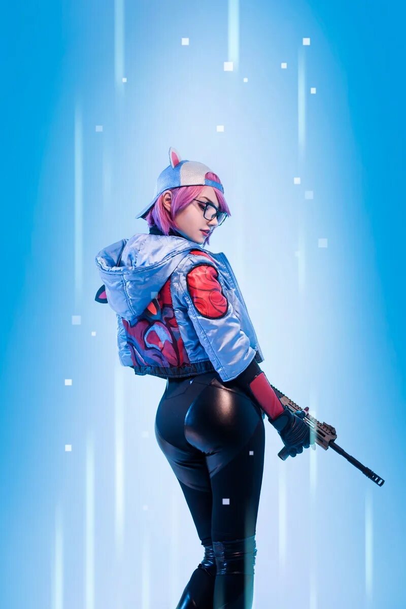 Рысь 18. Lynx Fortnite. ФОРТНАЙТ Lynx Cosplay. Неоновая Рысь ФОРТНАЙТ 18. Рысь ФОРТНАЙТ.