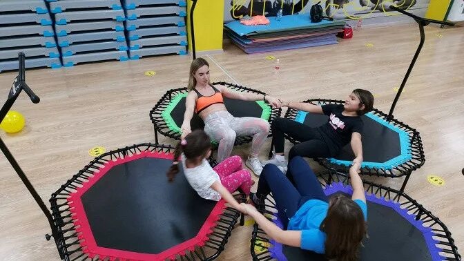 Фитнес на батутах. Джампинг в ростове на дону. Джампинг записалась. Джампинг центр. Джампинг фитнес в ростове на дону.