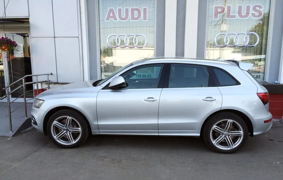 Диски ауди q5. Диски audi q5 r18. audi q5 s line r19. ауди q5 на 18 дисках. колеса audi q5 r18.