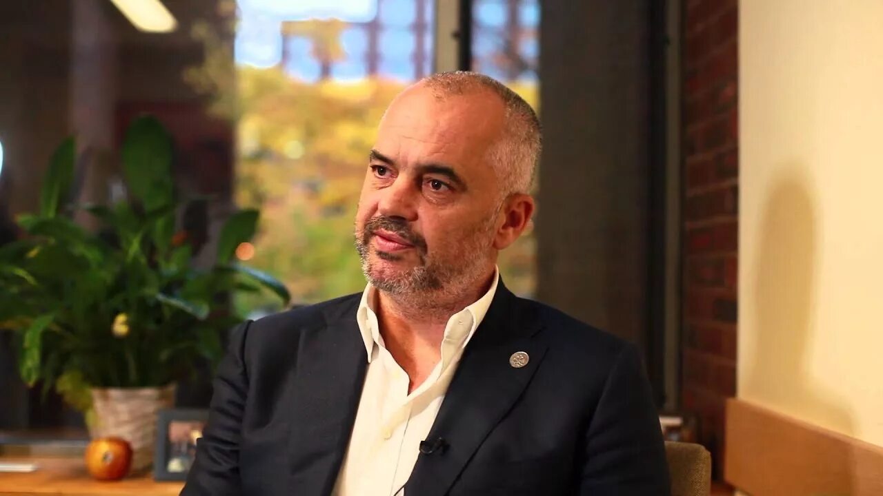 Эди рама. Эди рама албания. премьер-министр эди рама. эди рама премьер-министр албании. edi rama in france.