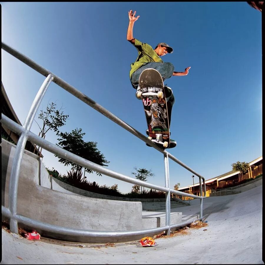 Tony hawk 900. Скейт гринд смит. Тони хоук. Профессиональный скейтбордист. Тони хавк про скейтер.