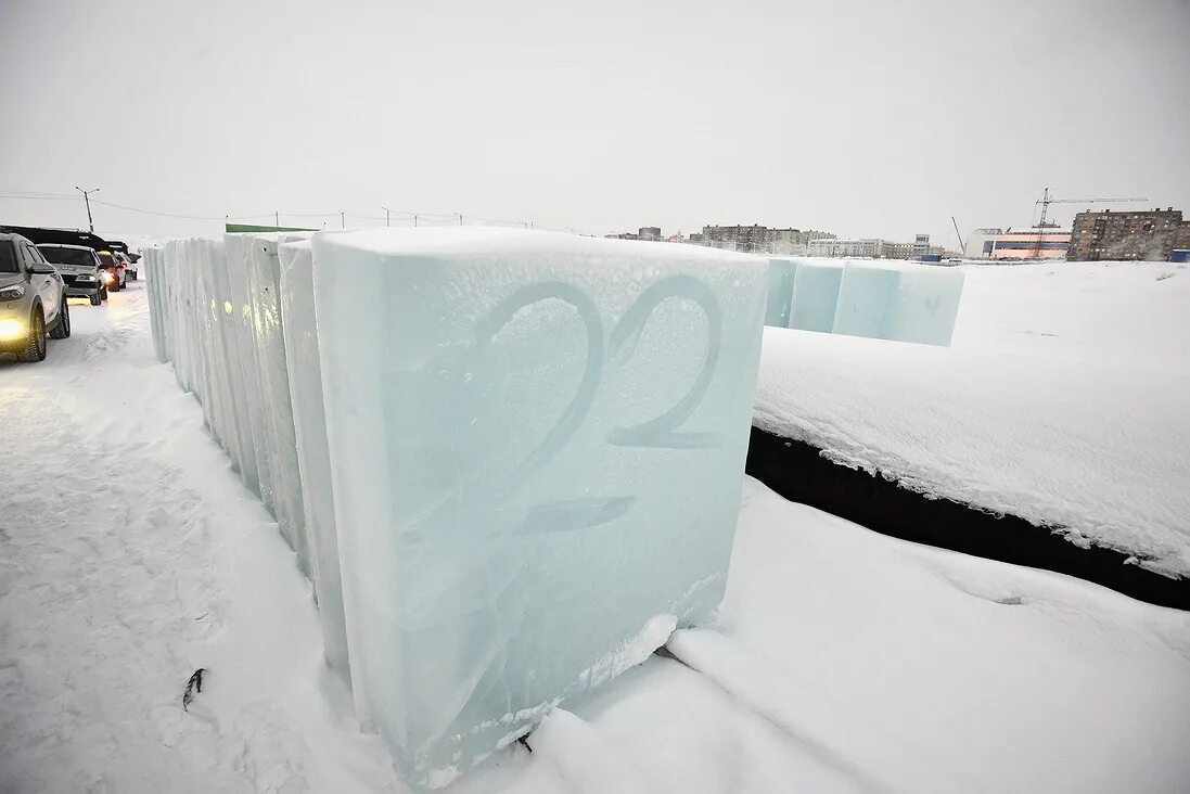 Озеро байкал лед. Время лед. Снежная деревня мурманск. Время лед. Ледяные блоки.