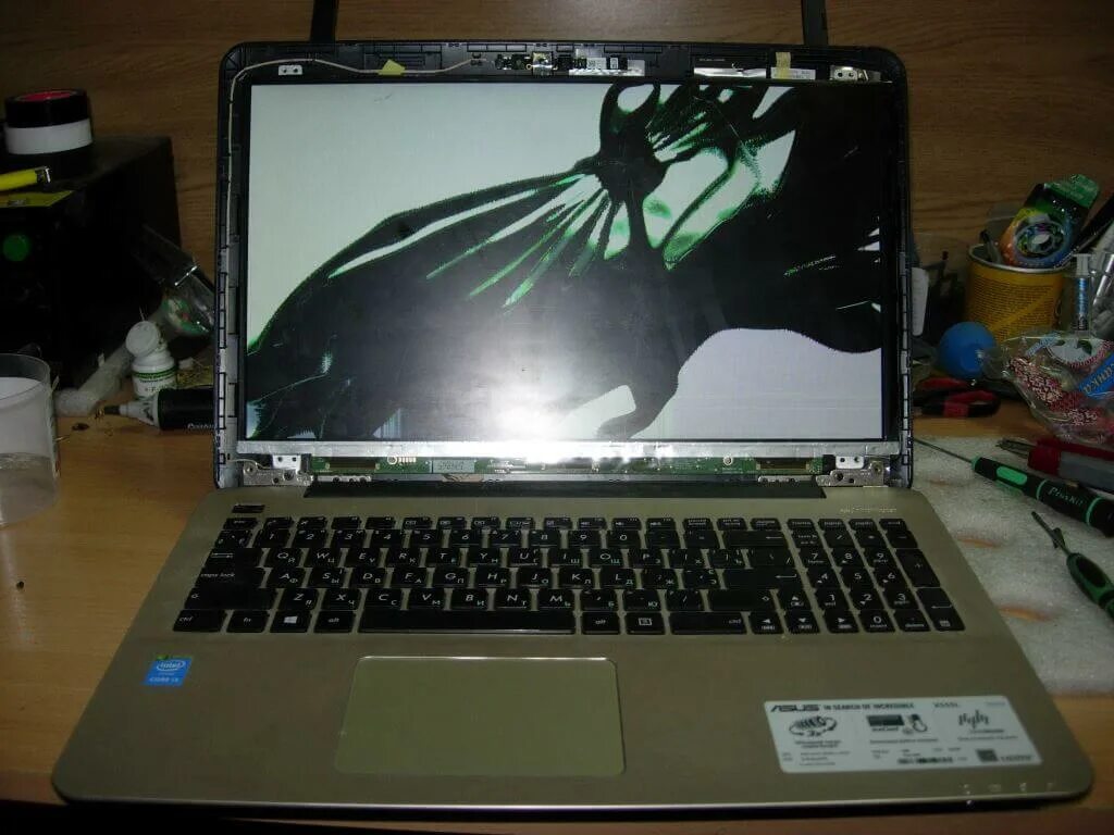 Матрица на ноутбук леново. Асус 555 ноутбук. Разбитый ноутбук асус асус. Матрица для ноутбука ASUS x555l. X555l ASUS матрица.