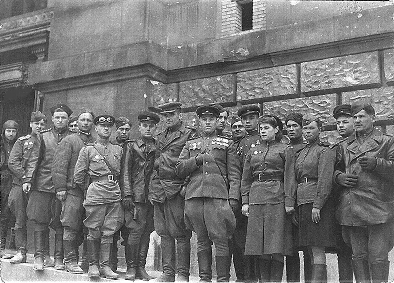 1945 го. Смерш 70 й армии у рейхстага. берлин, май 1945. комендатура г. берлин 1945 года. 88 отдельный гвардейский тяжелый танковый полк.