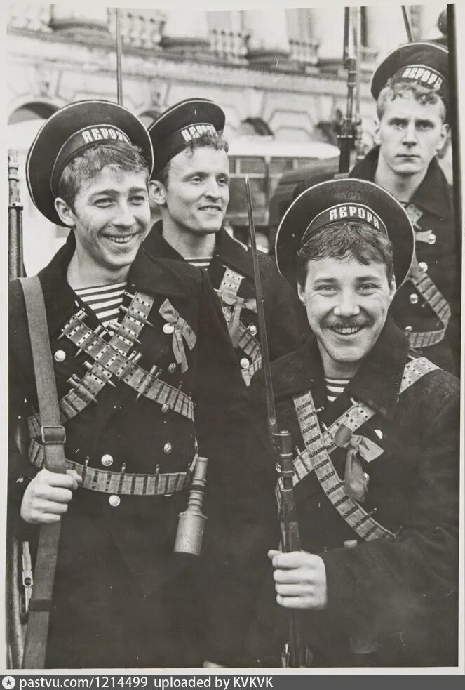 Советские матросы