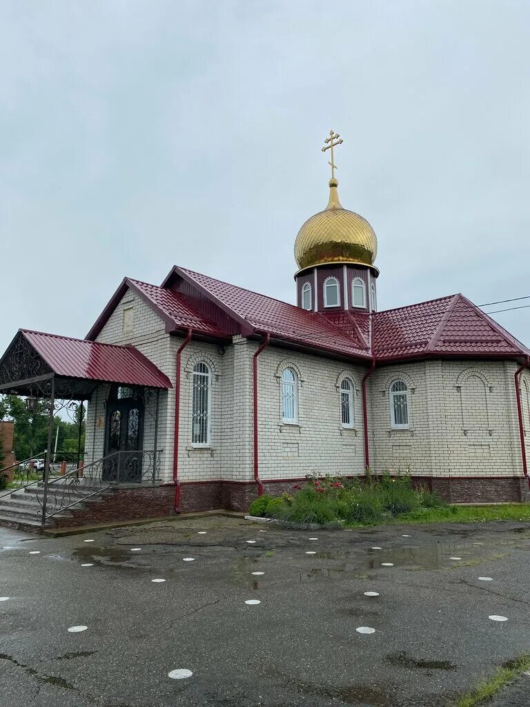 стрежевой свято николаевский храм. церьков храм собор костёл. часовня католическая маленькая. каменная церковь. скромный храм.