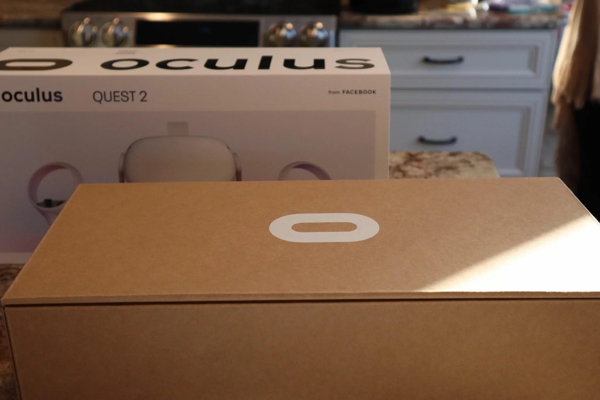 Oculus Quest 2 упаковка. Oculus Quest 2 Box. Oculus Quest 2 в коробке. Oculus 2 коробка. Qloader oculus quest 2