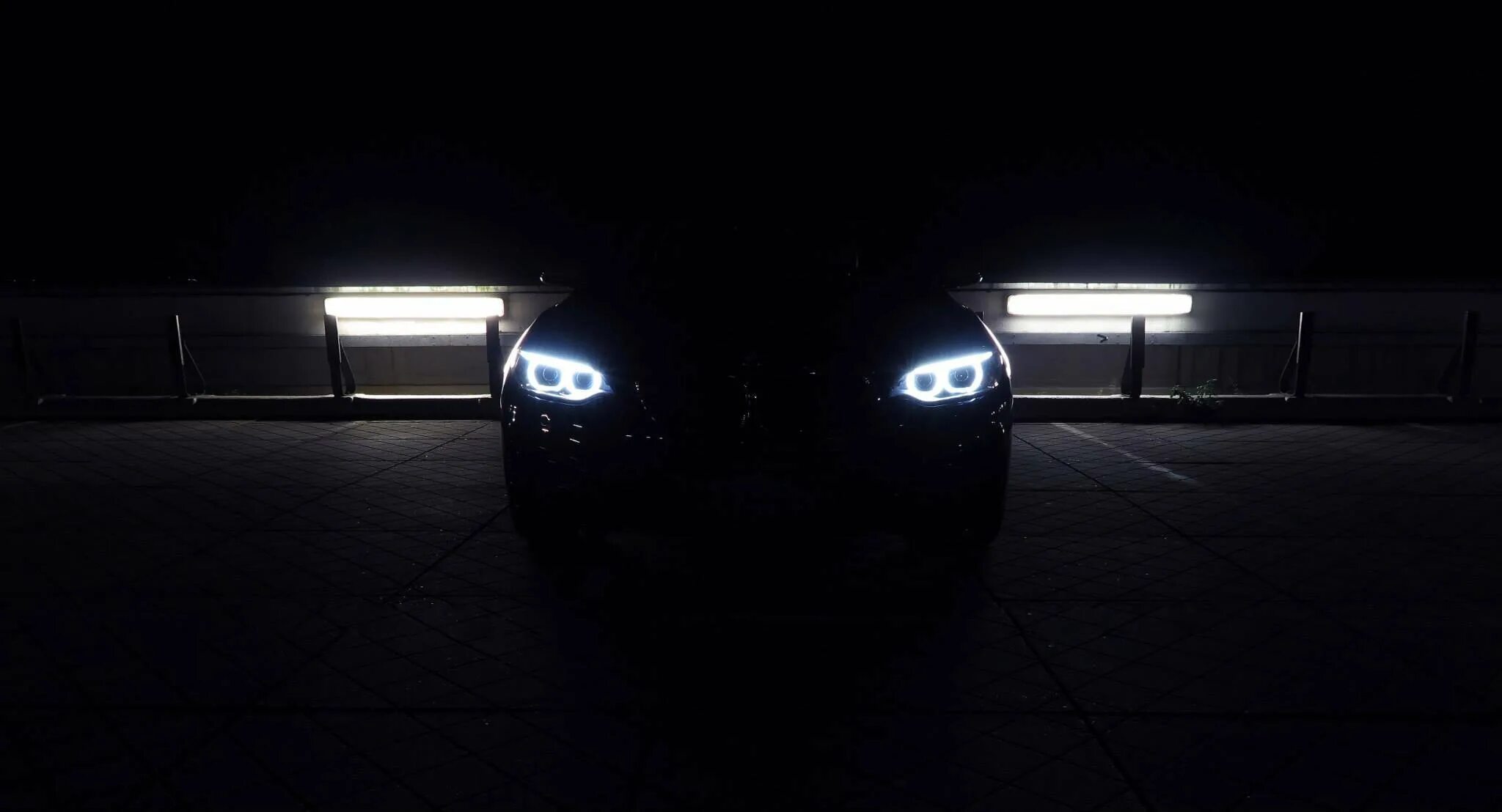 Включи 10 ночи. BMW m5 f10 в темноте. БМВ f10 в темноте. E60 ксенон. BMW m5 e60 в темноте.