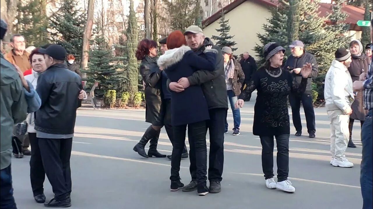 Горький апрель. Горький апрель