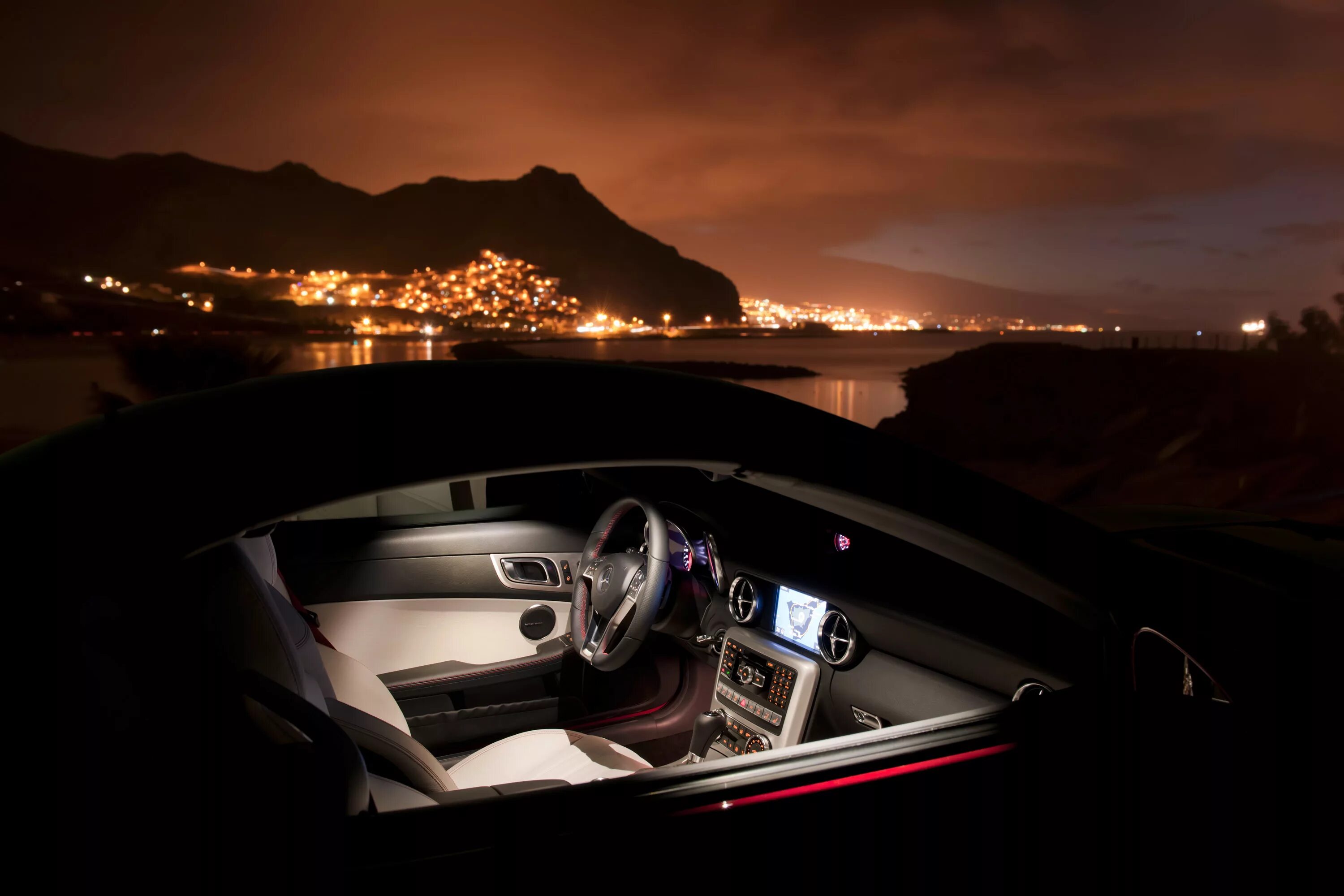 Красивая машина ночью. Красивый вид из машины. Машина ночью. Салон машины ночью. Вид из салона автомобиля.