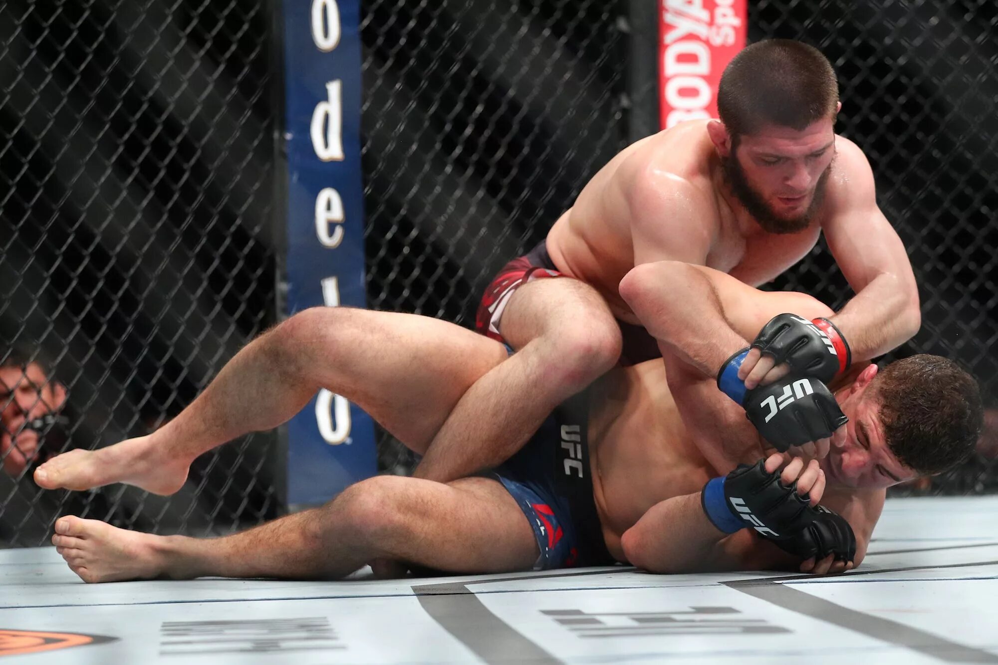 Бойцы юфс хабиб. Бой хабиба и гейджи. Бой хабиба на русском. Хабиб нурмагомедов и джастин гэтжи. Дастин порье хабиб нурмагомедов.