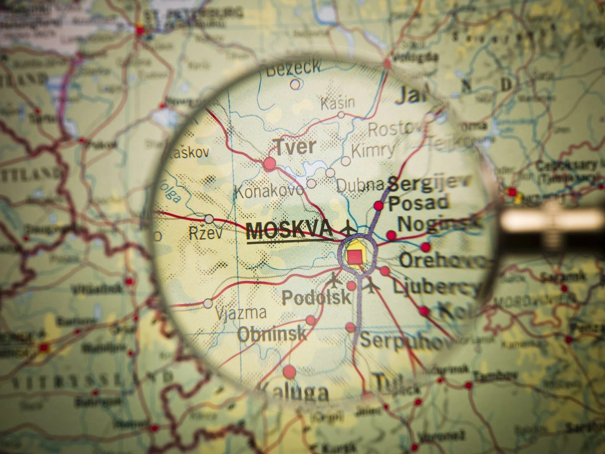 Географическое положение москвы на карте. Москва положение на карте. Географическое расположение города москва. Мосаква на карте росси. Географическое положение москвы география 9 класс.
