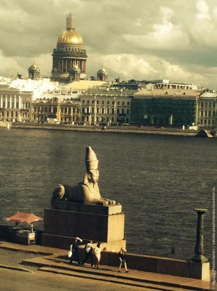 Васильевский остров Санкт-Петербург Академия художеств. Петербургская Академия художеств на Васильевском острове. Питер набережная Академия художеств. Академия Репина на Васильевском острове.