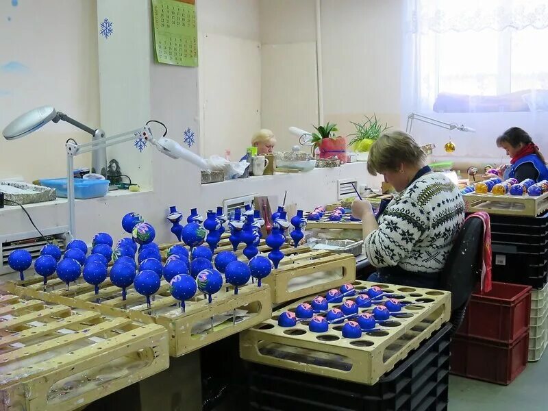 Завод иней. Завод ёлочных игрушек в павловском посаде. фабрика елочных игрушек павловский посад. фабрика ёлочных игрушек в павловском посаде. павлов посад фабрика елочных игрушек.