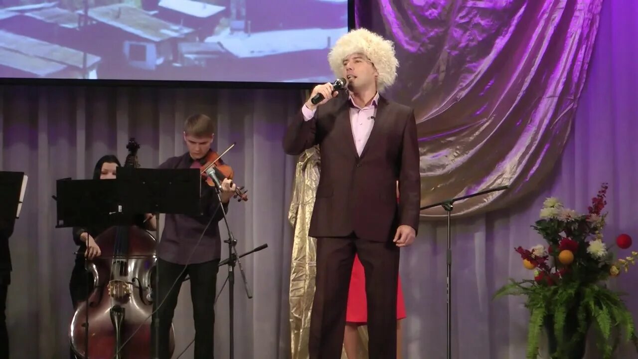 Свиридов робин. Горский парень поет о девчонке. Макка межиева парень из баку. Национальная одежда гуцулов. «горский парень».