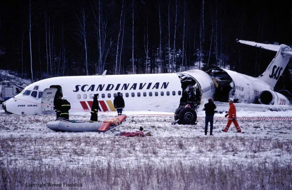 Авиакатастрофа посадка. MCDONNELL Douglas авиакатастрофы. Авария MD-81 В готтрёре. MD 81 SAS.