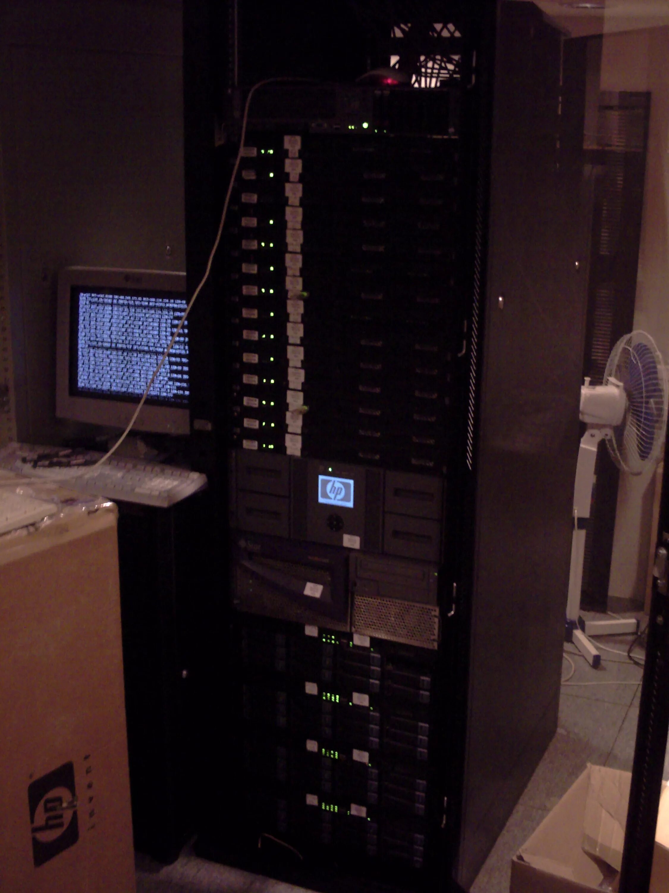 Mainframe computers are computers. Эвм ibm 704. мэйнфреймы system/390. мэйнфрейм 001. ibm mainframe system z.