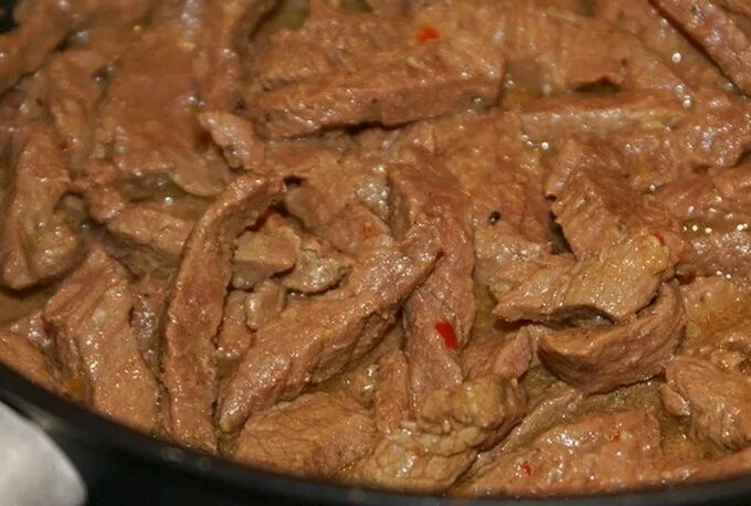 Блюда из конины в духовке. Конина приготовление. Карачаевские блюда. Конина приготовленная. Блюдо из жаренной конинв.