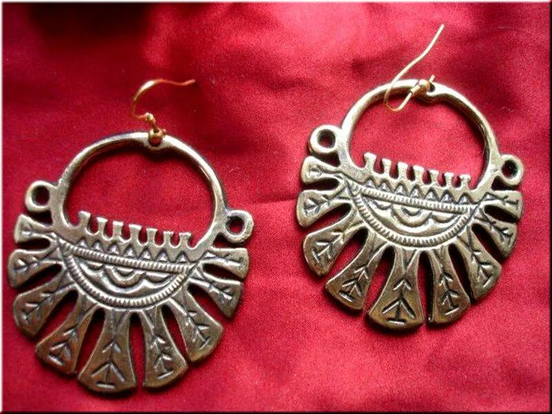 Украшения древней руси височные кольца. Украшения древних славян. Височные кольца древней руси. Древние украшения. Славянские украшения (и.