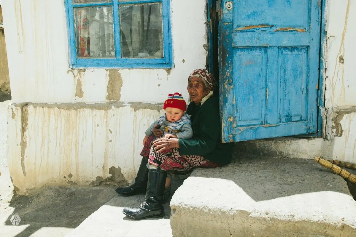 Бедные таджики. Деревни в Таджикистане жизнь. Таджикистан нищета. Бедность в Таджикистане. Таджикистан бедность и нищета.