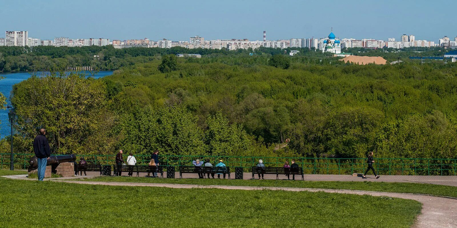 Парк головоломок. Химкинское водохранилище парк. Набережная Химкинского водохранилища. Химкинское водохранилище высотки. Шатер в Коломенском Яблоневый сад.