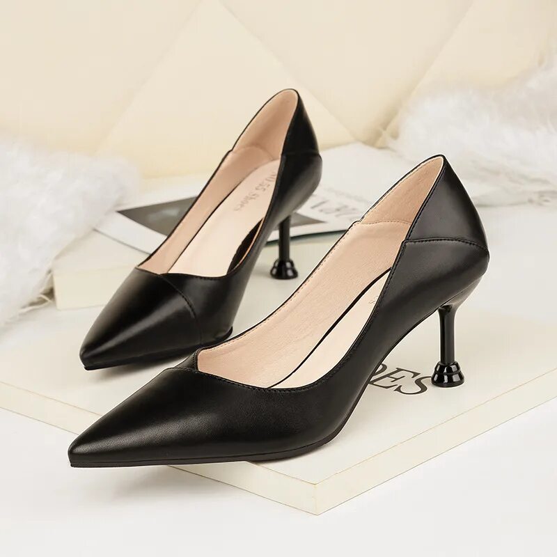 Туфли на каблуке рюмочка. Туфли лодочки на каблуке рюмочка. Туфли на каблуке рюмочка. Туфли каблук рюмочка. Туфли киттен хиллс.