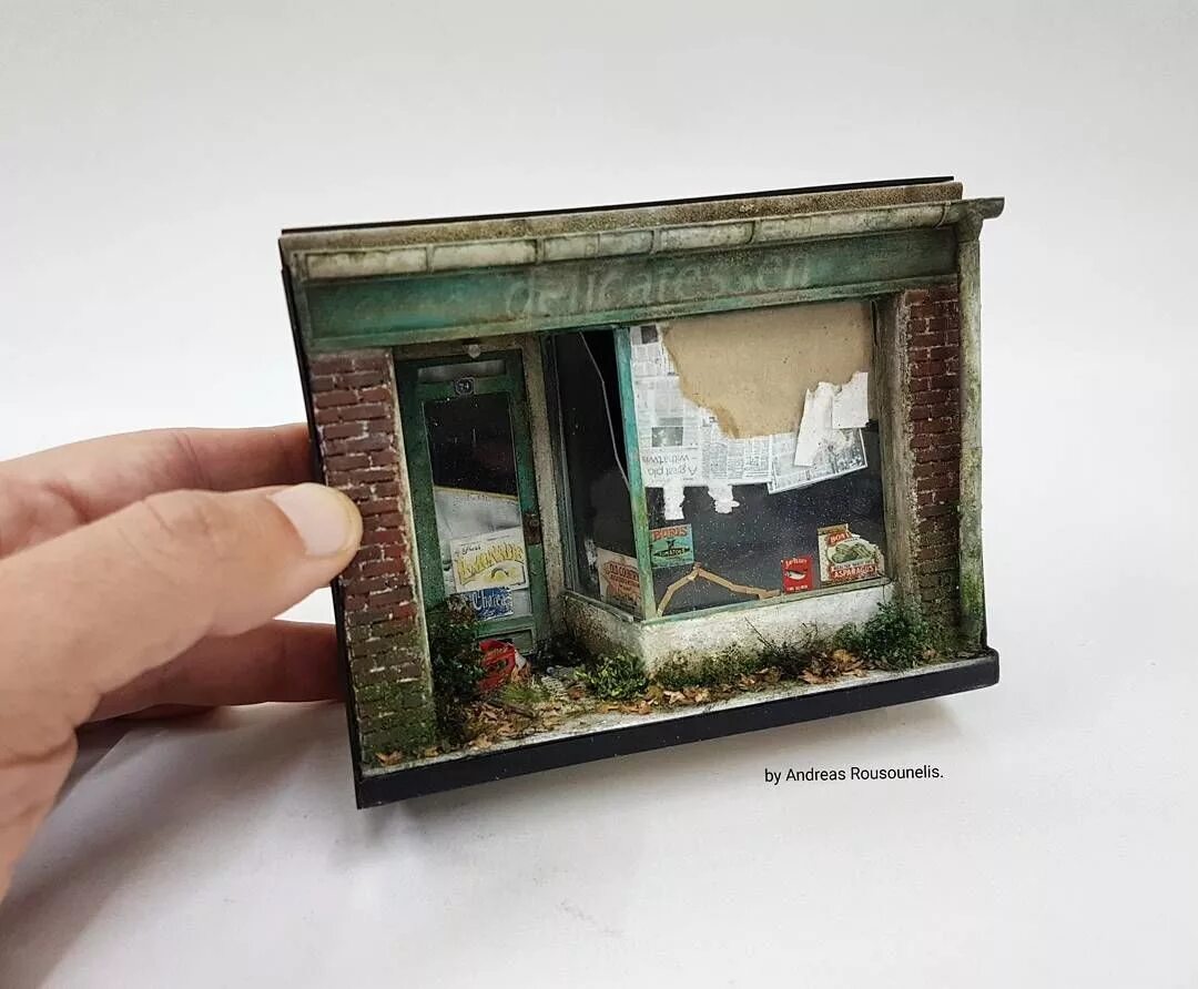 Fill in miniature artistic box. Andreas rousounelis. Диорама комнаты. By Andreas rousounelis.