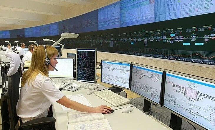 Профессия авиадиспетчер. Рабочее место диспетчера такси. Диспетчер скорой помощи. Диспетчерская скорая. Диспетчер самара.