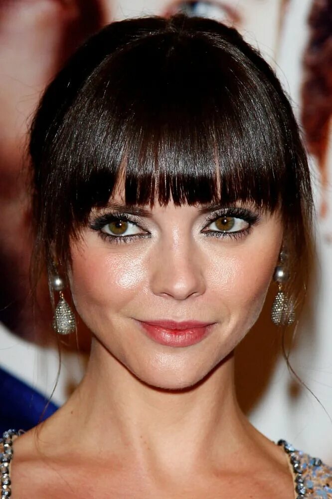 Брови челкой фото Frangia: è tornata di moda! Rockabilly hair, Fringe haircut, Hair styles
